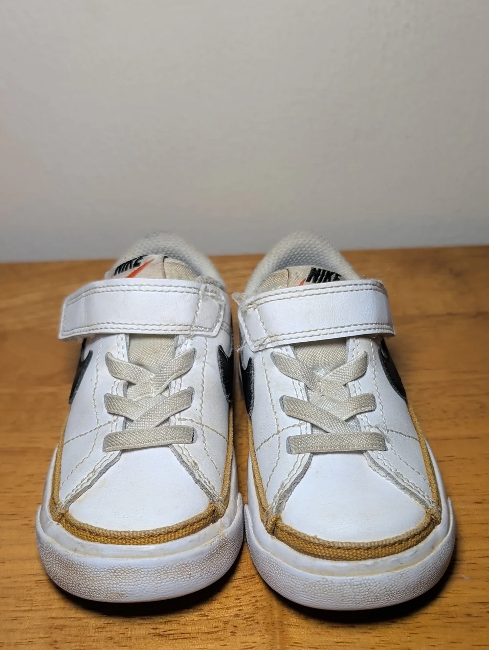 Nike court legacy